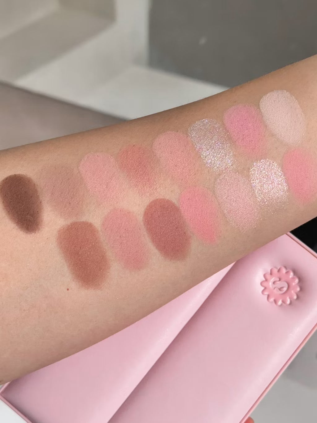 ⛔️ (Pre-Order)SUPERMOM l NAKED GLOW EYESHADOW PALETTE V.3 อายแชโดว์ 15 สี