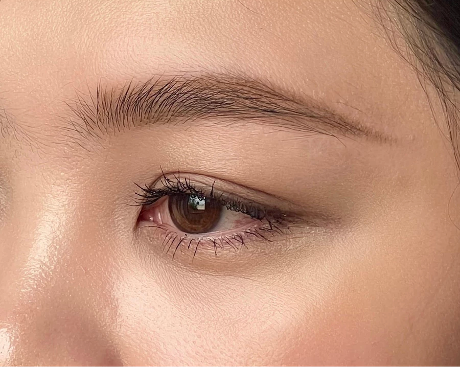 TIARA Cosmetics SlimMe Brow Pencil 1.5 mm. ดินสอเขียนคิ้วหัวสลิม เส้นคม เป็นธรรมชาติ (มี 4 เฉด)