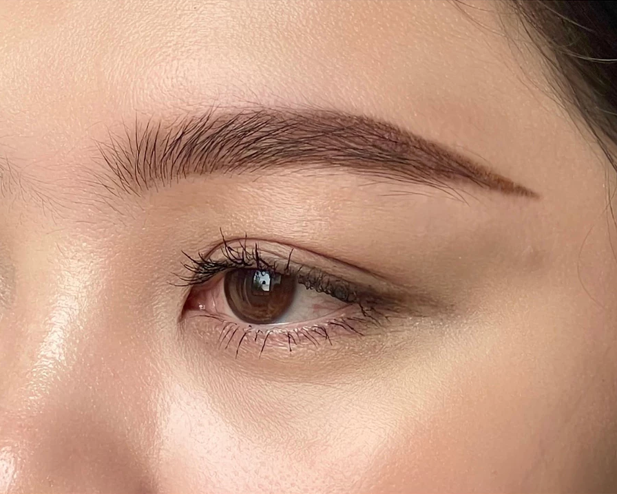 TIARA Cosmetics SlimMe Brow Pencil 1.5 mm. ดินสอเขียนคิ้วหัวสลิม เส้นคม เป็นธรรมชาติ (มี 4 เฉด)