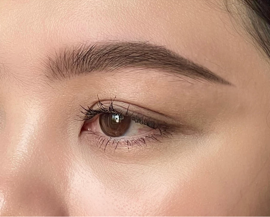 TIARA Cosmetics SlimMe Brow Pencil 1.5 mm. ดินสอเขียนคิ้วหัวสลิม เส้นคม เป็นธรรมชาติ (มี 4 เฉด)