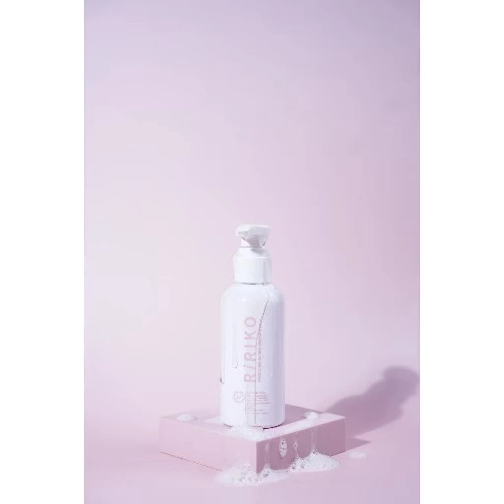 RIRIKO Gentle Balancing Feminine Wash ผลิตภัณฑ์ทำความสะอาดจุดซ่อนเร้นผู้หญิง 150ml.